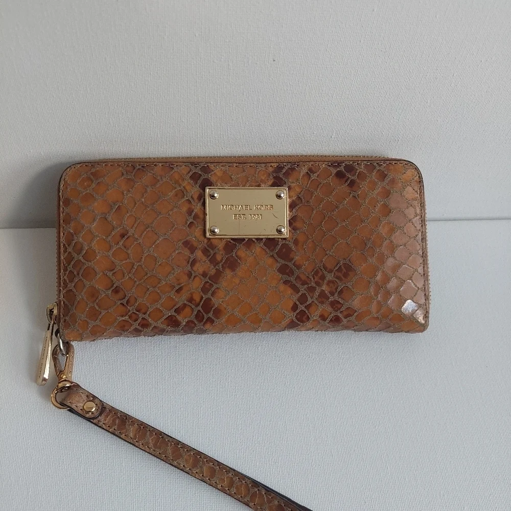Michael Kors Long Wallet Zippered Wallet Wristlet. (Bag E)